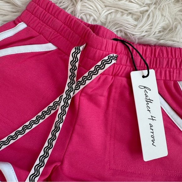 NWT Feather 4 Arrow | Hot Pink Daisy Short - Picture 5 of 7